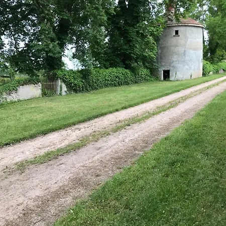 Chateau De Vesset