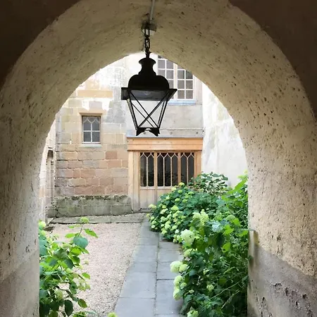 Chateau De Vesset 4*