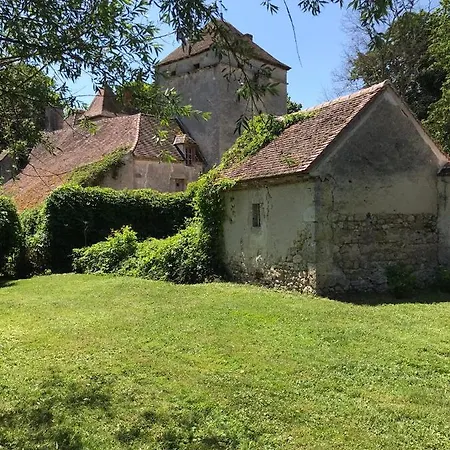 Chateau De Vesset