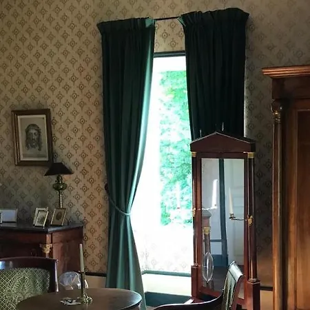 Chateau De Vesset 4*