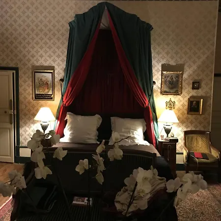 Chateau De Vesset Bed & Breakfast 4*