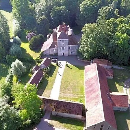 Chateau De Vesset 4*