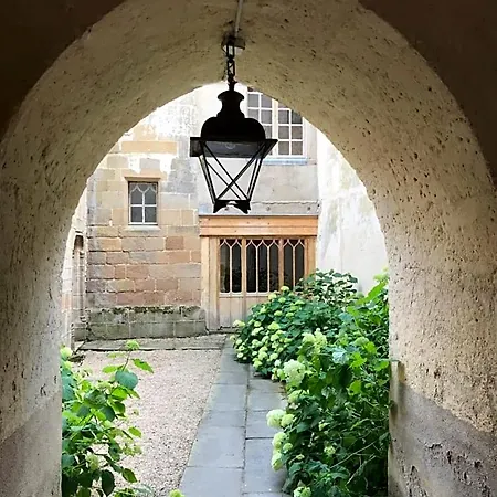 Chateau De Vesset