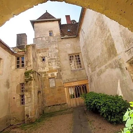 Chateau De Vesset 4*