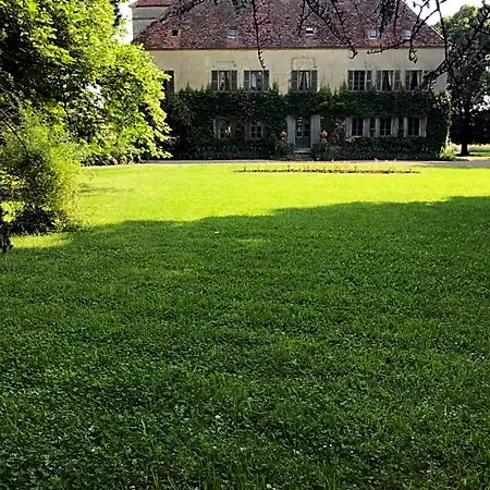 Chateau De Vesset Tréteau