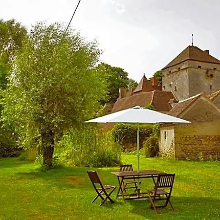 Chateau De Vesset