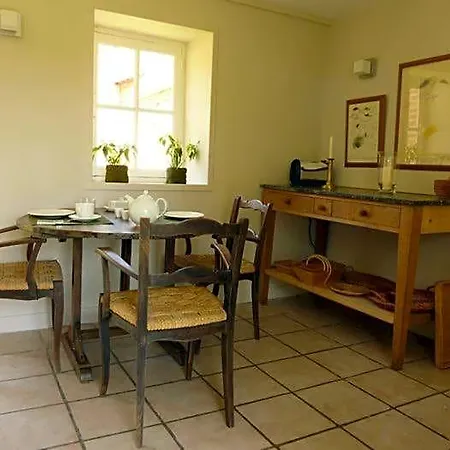 Chateau De Vesset Bed & Breakfast