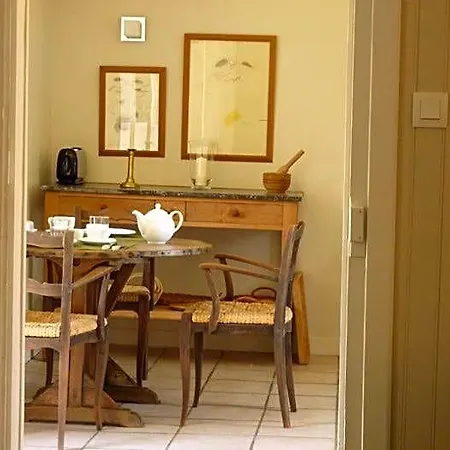 Chateau De Vesset Bed & Breakfast Tréteau