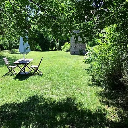 Chateau De Vesset Bed & Breakfast Tréteau