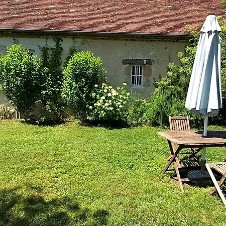 Chateau De Vesset Bed & Breakfast 4*