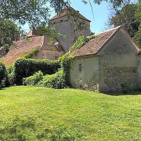 Chateau De Vesset