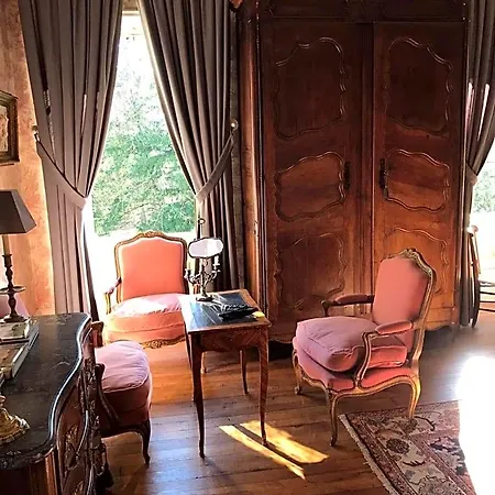 Bed & Breakfast Chateau De Vesset 4*