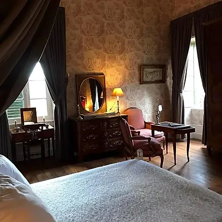 Chateau De Vesset Bed & Breakfast 4*