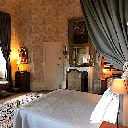 Chateau De Vesset Bed & Breakfast