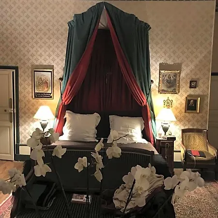 Bed & Breakfast Chateau De Vesset 4*