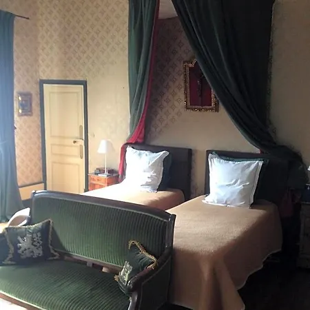 Chateau De Vesset 4*